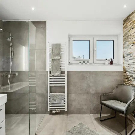 Apartment 2 Bedroom Stunning In *